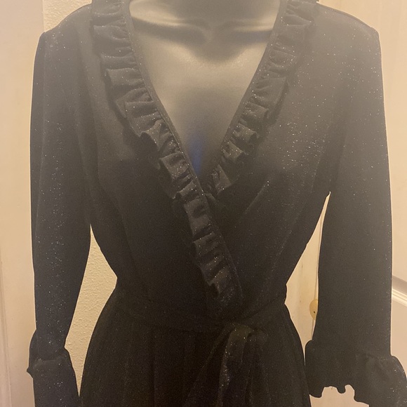 Gabby Skye Black with silver Nordstrom long Sleeve faux wrap Dress Size 6 - Picture 4 of 9